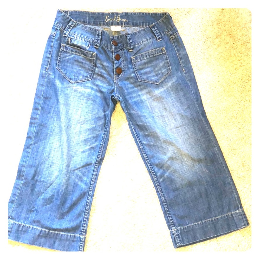 Earl jean capris, worn in well. Very comfy!